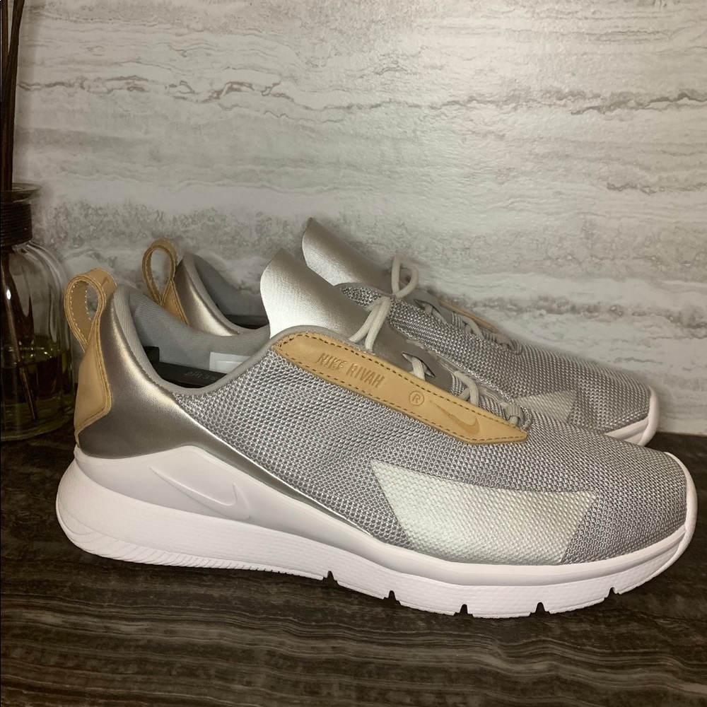 Nike Rivah SE Premium Running Shoes Size 9